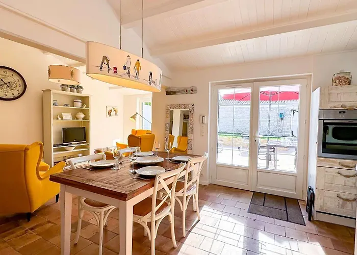 Dans Le Centre Du Village D'ars En Re, Charmante Bien Décorée Villa *