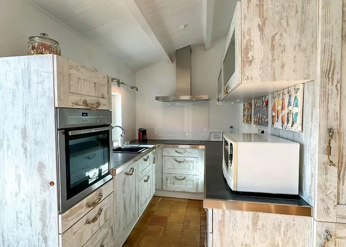 Dans Le Centre Du Village D'ars En Re, Charmante Bien Décorée *