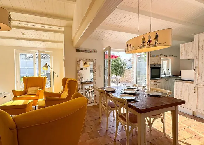 Dans Le Centre Du Village D'ars En Re, Charmante Bien Décorée Ars-en-Ré